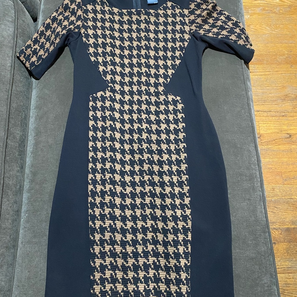 Gabby Skye Dress Size 6 LIKE NEW